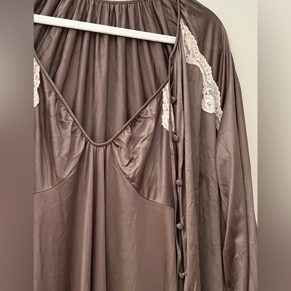 Vintage 2 pc gown with matching housecoat - Picture 12 of 12